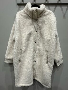 Athleta Cream Cozy Day Hybrid Coat